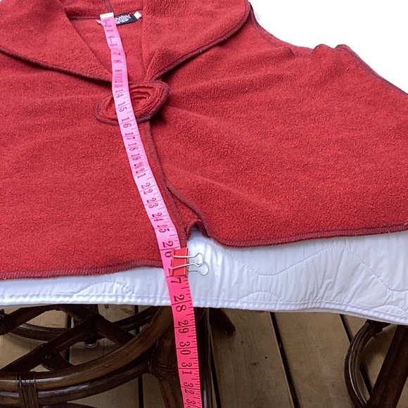 Granny core for Fall. Lovely rust vest with a rosette front clasp. Cowl neck. - Picture 11 of 12